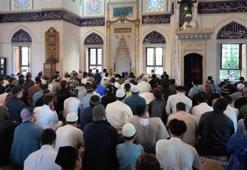 Japonya'da bayram namazı 3 kez kılındı