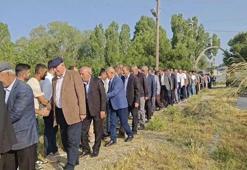 Bu da bayramlaşma kuyruğu! Muş'ta gelenek bozulmadı