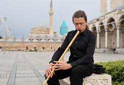 Konya'ya turist olarak geldi, dinlediği ney sesi bütün hayatını değiştirdi! Rus müzisyen ney üflemek için üniversiteli oldu!