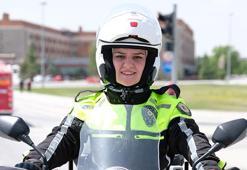 Konya trafiği ondan soruluyor! Motosiklet tutkunu polis memuru Safiye Işık görev başında!