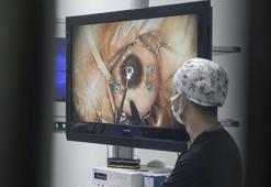 Lazer göz ameliyatı yaptıracaklar dikkat! Uzman isimler açıkladı: Her isteyene yapılmaz