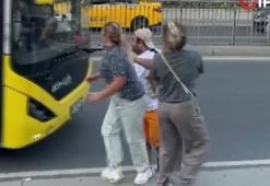 İstanbul'da İETT şoförü otobüsü yolcuların üzerine sürdü