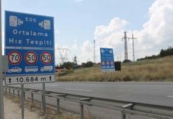 Tartışma konusu olmuştu! Bakan Yerlikaya, hız uyarı levhalarının gözden geçirileceğini açıkladı