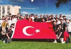 Türk gençlerinin ABD'deki başarısına Selçuk Bayraktar'dan mesaj: Köklerden göklere, tebrikler TEKNOFEST kuşağı