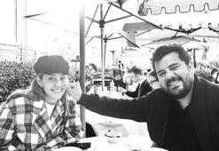 Eser Yenenler'den eşi Berfu Yenenler'e romantik evlilik yıl dönümü kutlaması!