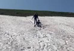 Yazın ortasında lapa lapa kar yağdı! Her yer beyaza büründü