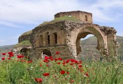 Elazığ'da tarihi yapılar fotoğrafları süsledi