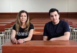 Evde anne dışarıda okul arkadaşı! Konya'da bir torun sahibi kadın, yıllarca ertelediği hayalini oğluyla beraber gerçekleştiriyor