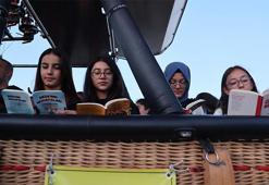 Kapadokya'da öğretmen ve öğrenciler gökyüzünde kitap okudu