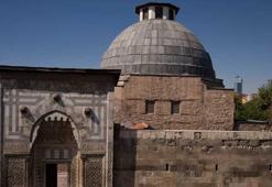 Karatay Medresesi (Çini Eserler Müzesi)