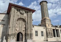 İnce Minareli Medrese (Taş ve Ahşap Eserler Müzesi)