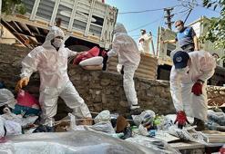 Pes dedirten görüntüler: Komşular kötü dayanamadı, Gebze'deki 'çöp ev'den kamyonlarca atık çıkarıldı!