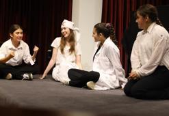 Gençler Nâzım Hikmet'i kendi sözleriyle sahneye taşıdı!