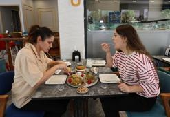 Adana'yı sıcak kavuruyor! Adanalılar çareyi böyle buluyor