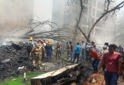 Hindistan’daki uçak kazasından sağ kurtulan yolcu yürürken görüntülendi