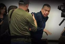 ABD'li bakana soru sormaya çalışan senatöre ters kelepçe