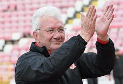 Balıkesirspor'da İsmail Ertekin'le yollar ayrıldı