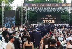 Tarabya İngiliz Okulları’nda mezuniyet sevinci: Sertab Erener coşturdu