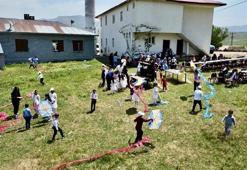 Ağrılı çocuklarının hayali gerçek oldu! Gökyüzü rengarenk süslendi