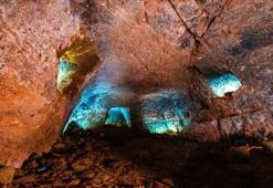 Konya'da köylüler tüm duvarları kırmızıya boyadı! Nedeni tüyler ürpertiyor