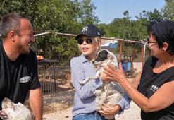 Süperstar'dan anlamlı ziyaret: Bursa'da pati bahçesini ziyaret etti!