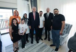 Cumhurbaşkanı Erdoğan ve Aliyev, Kahramanmaraş'ta depremzede bir aileyi ziyaret etti