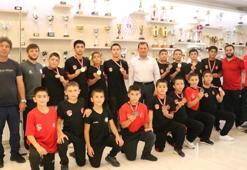 Kayserili minik güreşçilerden 11 madalya birden