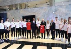Cumhurbaşkanı Erdoğan, A Milli Kadın Voleybol Takımı ile bir araya geldi