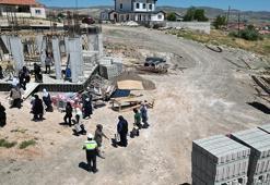 Sivas'ta cami inşaatı için kadınlar da ellerini taşın altına koydu!