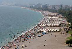 Antalya'da termometreler 33 dereceyi gösterdi! Sınavdan çıkan denize koştu