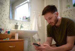 Tuvalette telefon kullanıyorsanız bu haber sizi ilgilendiriyor! Uzmanlar uyardı: Ciddi hastalıklara davetiye çıkarıyor 'Hemen bu alışkanlığınızdan vazgeçin'