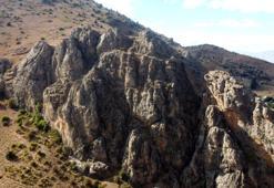 Çağlar öncesinden Erzincan'a kaldı: Köy girişinde büyülüyor