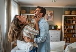 Sevgiliyi telefona kaydetme isimleri - Anlamlı erkek & kız sevgili romantik yabancı İngilizce Türkçe rehbere kaydetme önerileri