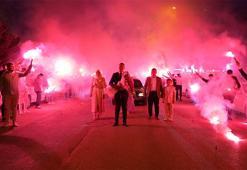 Konya'da mahalleyi festival alanına çevirerek kız istemeye gitti