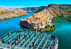 Fırat’ın kalbindeki tarih: Rumkale, Gaziantep'i cazibe merkezi yaptı, turist akınına uğruyor