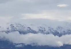 Temmuz ayında lapa lapa kar yağdı: Yazı görmeden kış geri geldi