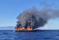 Bodrum'da korku dolu anlar! 13 kişinin bulunduğu tekne alev alev yandı