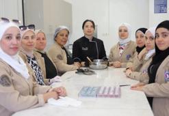 Gaziantep'te ev hanımları 5 haftada öğrenip meslek sahibi oluyor