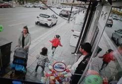 Sivaslı esnaf dükkanın önünde çizdi: Yoldan geçenlerin çocukluk hatıraları canlandı