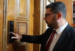 Sivas'ta bu kütüphanenin koruması bankaları aratmıyor: Aynı anda tek kişi içeri giremiyor!