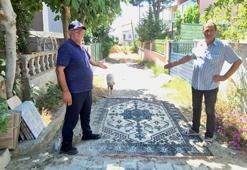 Yıllardır çözüm beklediler, çareyi halıda buldular! Tekirdağ'da vatandaş isyan etti: Yetkililer duysun diye yaptık'