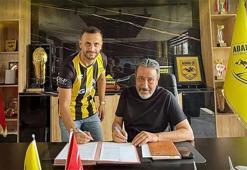 Adana 01 FK'dan şampiyonluk hamlesi! Mehmet Alp Kurt'la yeniden anlaşma imzalandı