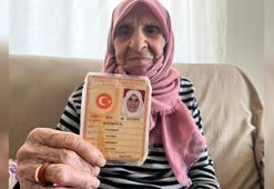 Alanya'nın 101 yaşındaki çınarı Fatma Nine, gençlere taş çıkartıyor! Dipdiri hafızasıyla şaşırtıyor!