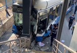 Ankara'da belediye otobüsü kaza yaptı: 20 kişi yaralı