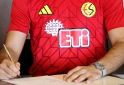 Eskişehirspor'da bir ayrılık bir transfer! Yeni kaleci imzayı attı