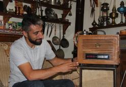 Eski eşyalar yeniden hayat buldu: Hurda malzemelerden nostaljik radyo yapıyor
