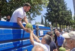 Tokat'ta ölen yakınları için 15 ton karpuz dağıttılar!