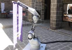 Diyarbakırlı mühendisler yüzde yüz yerli ve milli robot kol üretti