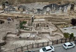 Eski döneme ışık tutacak! Kazmayı vurdukça tarih çıkıyor