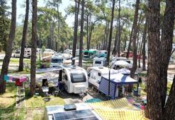 Karavan, çadır, taş ev... 8 yıldır aynı yerden vazgeçmiyorlar